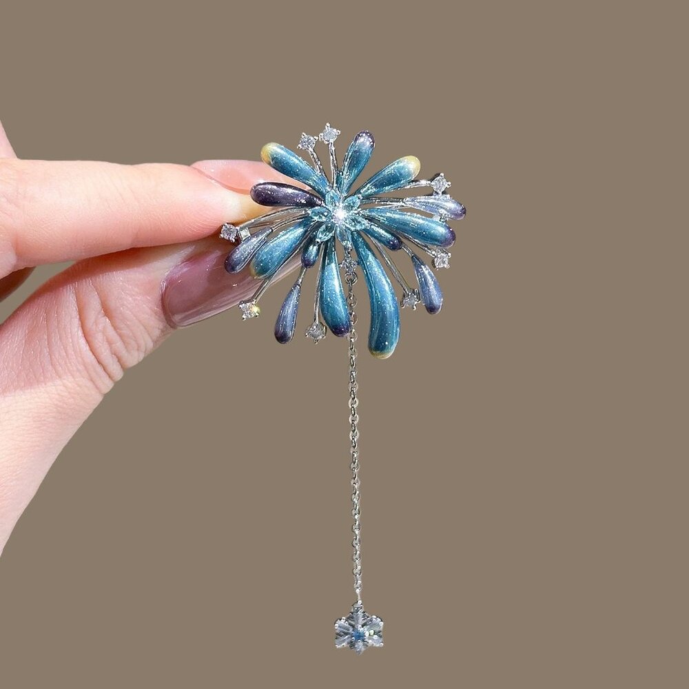Vintage Gold Tassel Flower Brooch Elegant